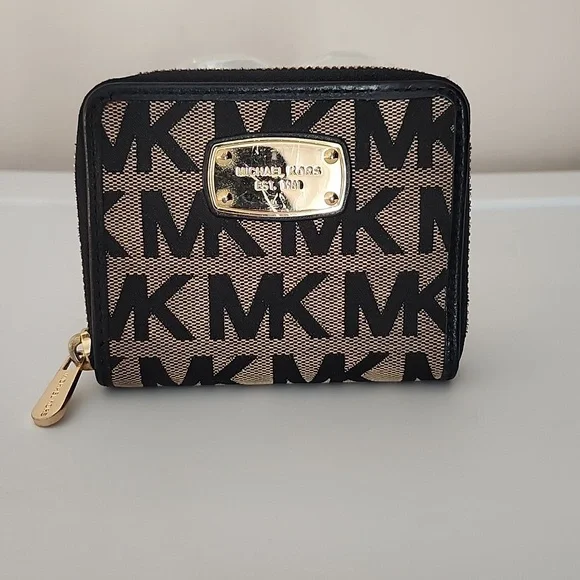 Michael Kors Jet Set Crossbody w/Free MK Wallet - Picture 12 of 15